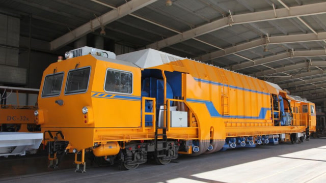 中国高速铁路检测车"黄医生",从不搭人,每天只检查每条路线