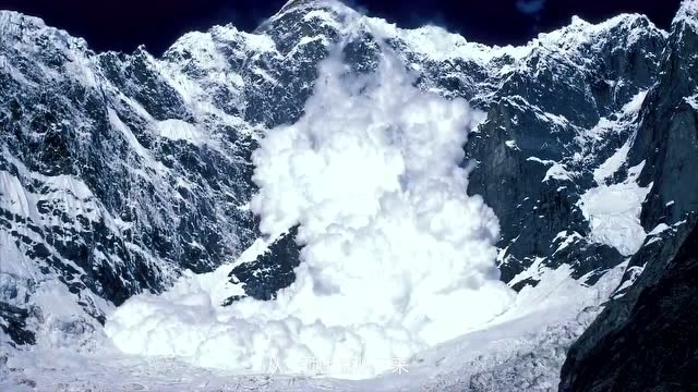 实拍雪崩发生的瞬间,场面很惊险,很难看到的画面