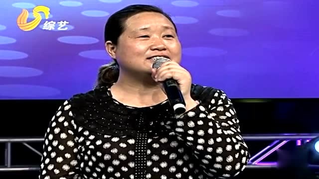 我是大明星"跑调"姐,热情开唱《军港之夜》,台上评委的表情真相了!