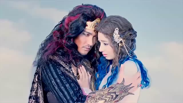 幻城:岚裳公主刚摆脱一个粘人的家伙,转身又被火王强吻