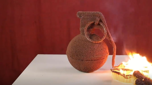 用10000根火柴拼成的手雷,威力有多大?简直太震撼了