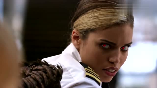 明日传奇 超级英雄们潜入五角大楼,结果鹰女发狂了