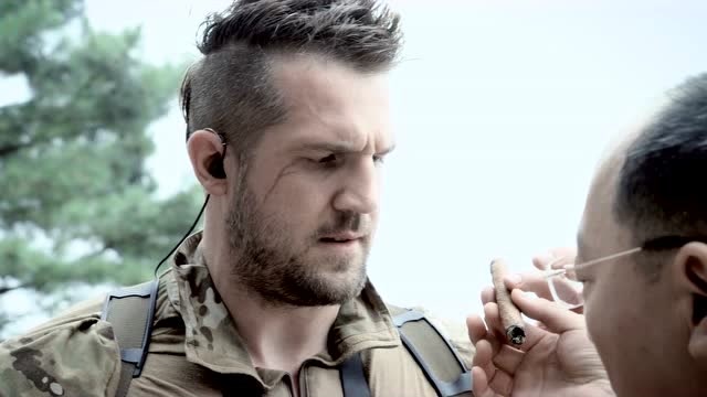 战狼:敏登下手真狠,为了报复打完加特林的一梭子弹