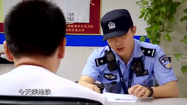 巡逻现场实录小伙地铁见色起意猥亵两少妇被擒拿