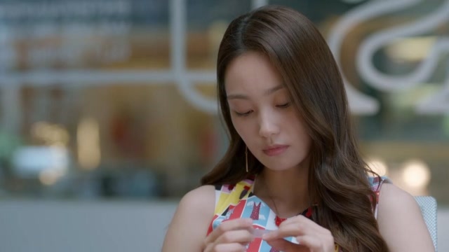 孙雨琦想求郁红给她换个艺人,结果被郁红责骂没有做好本分