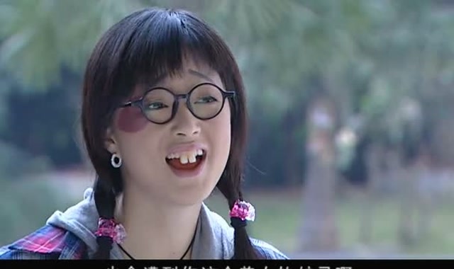 丑女也疯狂:丑女竟找到上门女婿,旁边的美女都惊呆了
