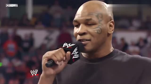 wwe精彩回顾:拳王泰森亮相,大白鲨不服要来挑事,结果悲催了!