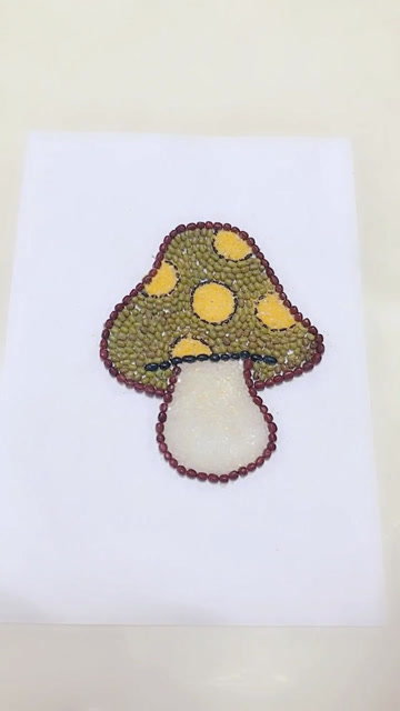 蘑菇豆子粘贴画图片