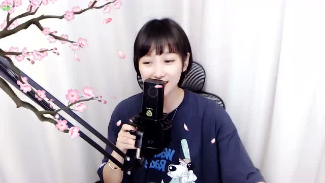 梁红演唱《拉萨夜雨,青烟袅袅的梵唱,抚慰别离的惆怅,真好听