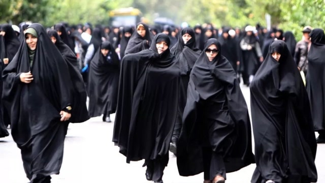 去迪拜旅游,为何不能和当地黑袍美女搭讪?导游:小心会吃亏!