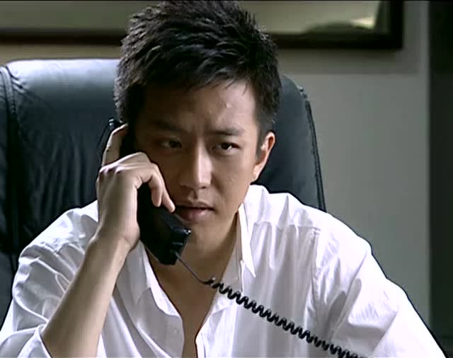 总裁给老婆打电话,老婆正在参观故宫,真是舒服