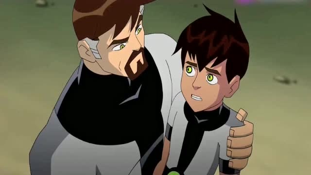 少年骇客田小班儿子被欺负变身奥特曼怒锤百不像