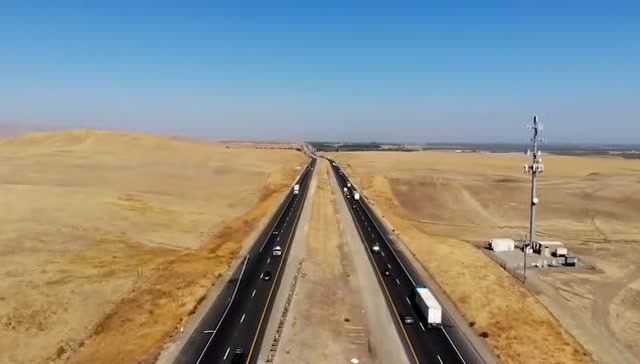 美国沙漠中的五号公路.