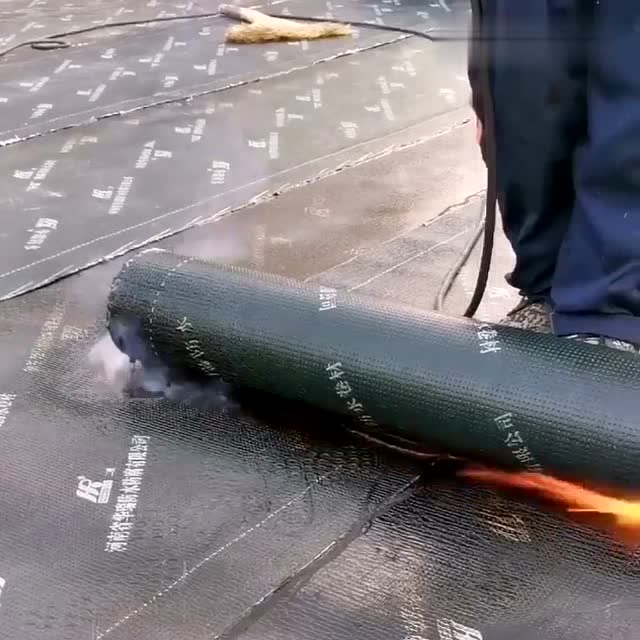 高聚物改性沥青防水卷材,热熔满粘法施工实操演示,一般人看不懂