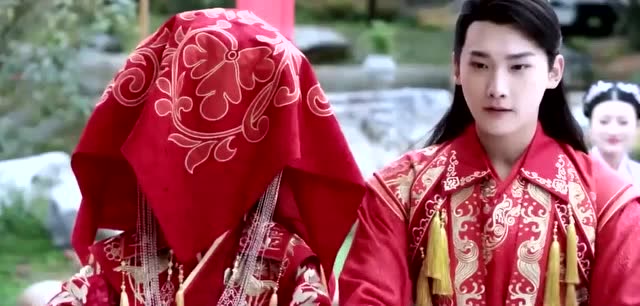 最终在一起了,曲小檀与墨连城成亲,但是关键时刻拒绝