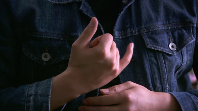 男采购拿下一个项目,要从供应商中吃回扣,比了个手势供应商秒懂