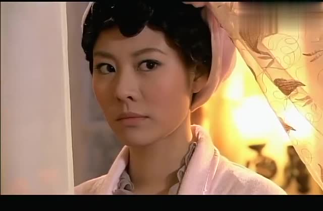 东陵大盗:晚上女伯爵正准备睡觉,王绍仪竟偷偷潜入女伯爵房中