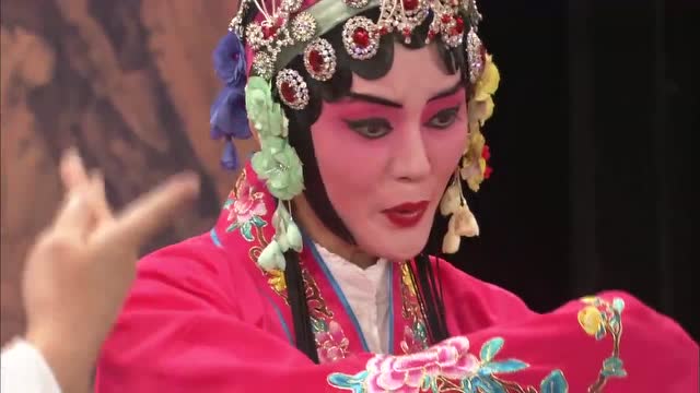 杀寇决:苗老板正演出,台上突然冲上一个小旦,竟对少妇做出这事