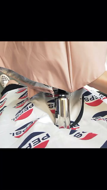 收雨伞都用肚子捅的女孩子还有没有?