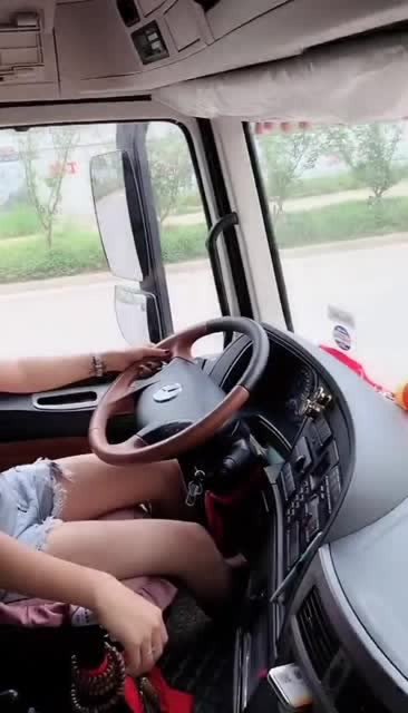 货车女司机朵朵!技术一流!这车开的英姿飒爽!