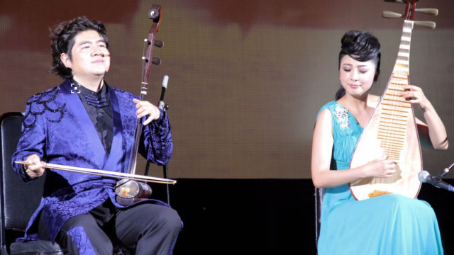 二胡大师陈军与妻子刘珂合奏《美丽的神话》,男士儒雅女士温柔