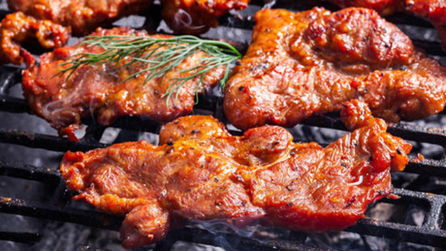 教你制作秘制烤牛肉,柔嫩多汁,嫩滑爽口