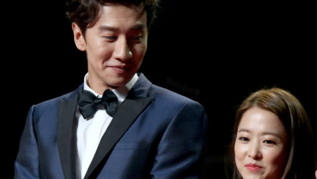 郑惠成公主一拉李光洙的手 李光洙就害羞的低下头 争气点