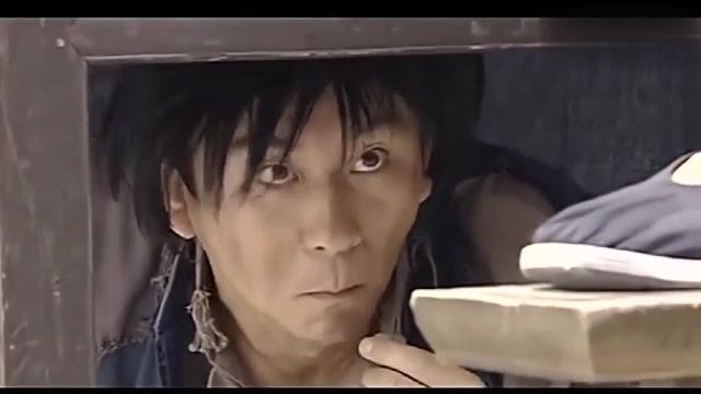 丐侠传奇:地头蛇街上追击乞丐,不料出现一个神秘高手