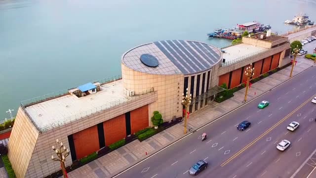 白鹤梁水下博物馆,世界级文物,人可以乘坐电梯下到水下40米参观!