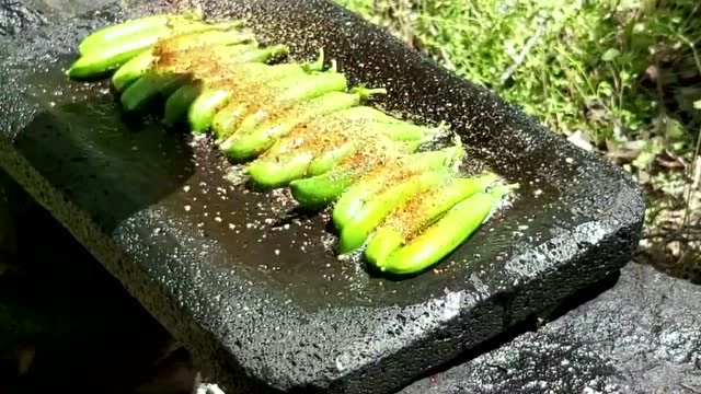 烤豌豆!地里的豌豆熟了,不烤它就太可惜了!