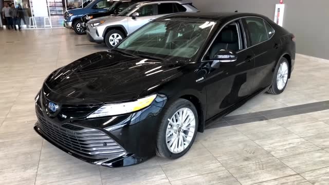 2020款凯美瑞混动版到店,黑色外观配黑色内饰,太稳重了