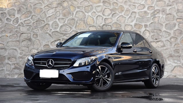 奔驰c200,人称"小白兔",内饰氛围不输宝马3系目前仅售价27.8万