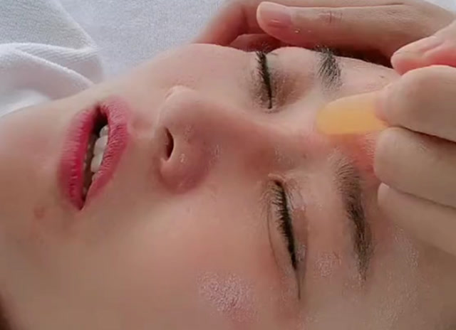 美容院的面部拨筋手法,学会再也不用花大价钱去美容院了!