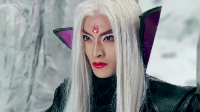 双耳神一脚把魔煞踢得粉碎,吞下他的元丹后,双耳神已成魔界霸主