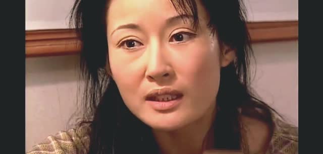 白色梦幻富婆为了吸毒什么肮脏的工作都干沦落到这般田地