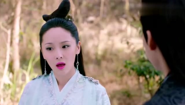 妖帝展露本体气息,小青发觉他竟不是一介小妖,而是上古大妖血脉