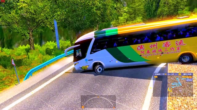 遨游中国:开上豪华大巴直接挑战秋名山,这道路比天门山都难