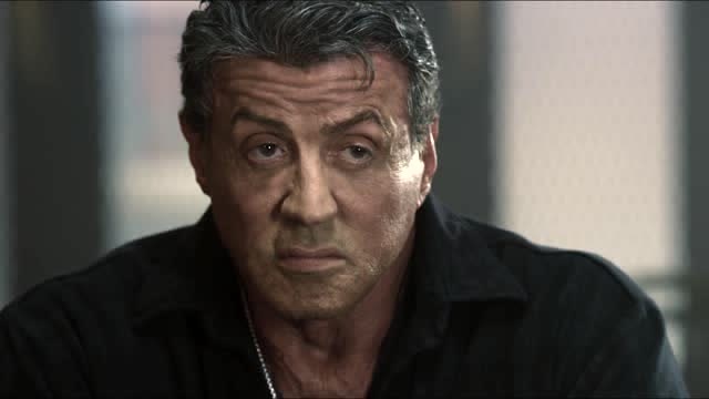 敢死队3:巴尼向大家宣布散伙的事情,众人都难以置信