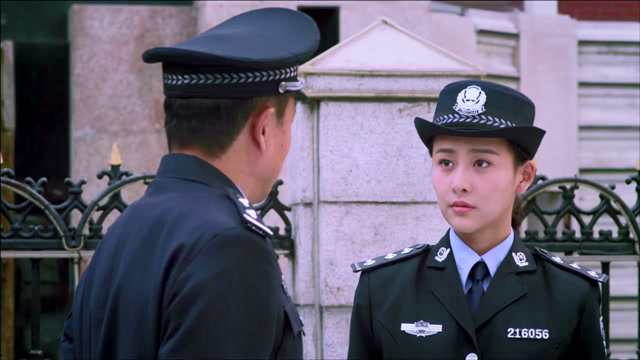 无贼:术术在向所的指导学习下,终于出徒了,升职为副所长