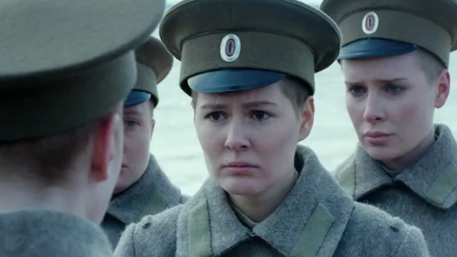 终于知道女兵为啥要剃光头,打架的时候不会被拽到头发