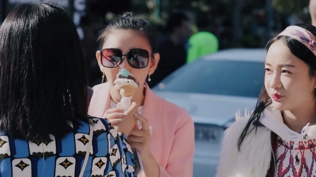 谢娜喂人吃冰淇淋却忽略霍思燕,看清霍思燕接下来的举动,导演都懵了