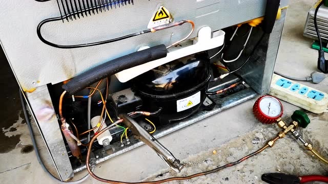 冰箱修理完要封口,一定要在正压状态下焊接,否则可能发生危险.