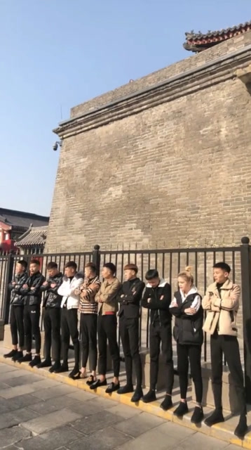 精神小伙和精神小妹闪亮登场