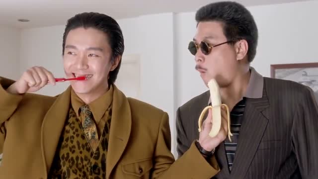 经典电影:星爷上门挑衅,用牙刷把香蕉削了一个a,华仔巧克力一甩四个a