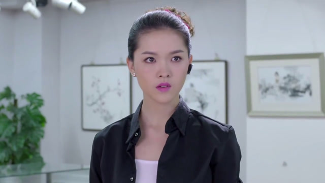 粉红豹抗击歹徒意外受伤,火狼女不顾危险飞身去救她,是真爱了!