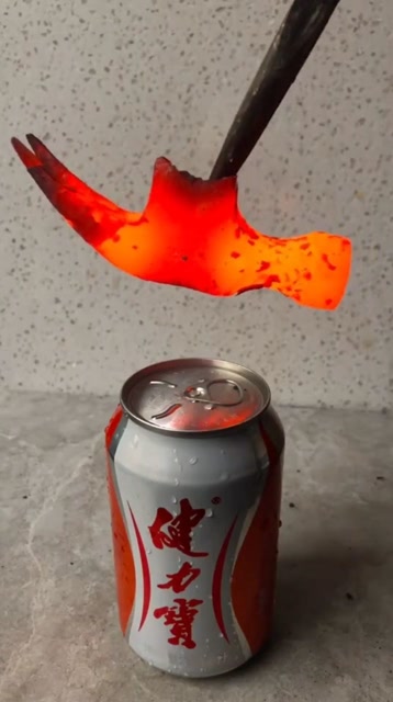 烧红的烙铁碰上健力宝