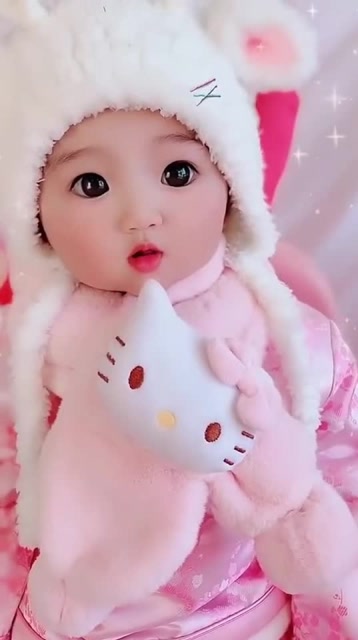 有了她,全家人每天笑声不断,进来接大眼萌娃