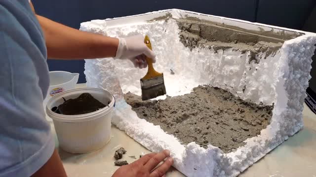 用一个泡沫箱和水泥制作一个鱼缸看完之后让人忍不住去动手制作