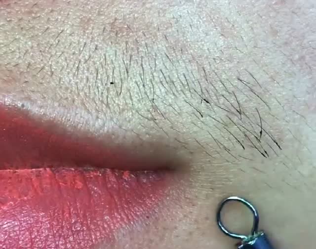 情人节约会嘴角小胡子太多超尴尬,这样做轻松解决尴尬