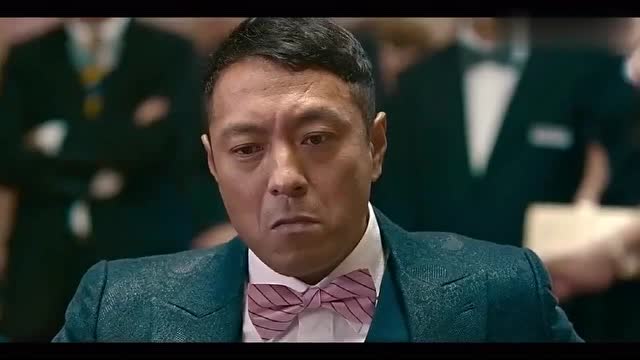 澳门风云:石一坚不愧是魔术手,手牌瞬间变同花顺,轻松完虐对手